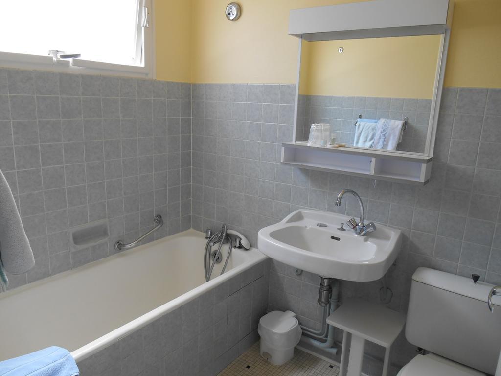 Bed and Breakfast A L'Abri Des Vents Сен-Жан-ле-Тома Номер фото