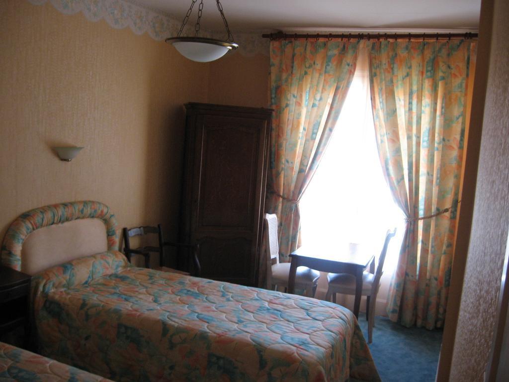 Bed and Breakfast A L'Abri Des Vents Сен-Жан-ле-Тома Екстер'єр фото